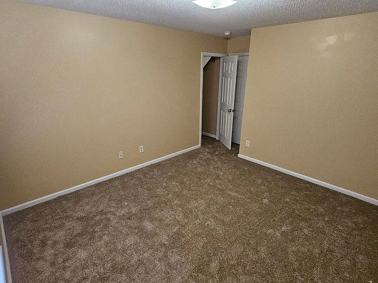 573 Corbin St — Photo 10