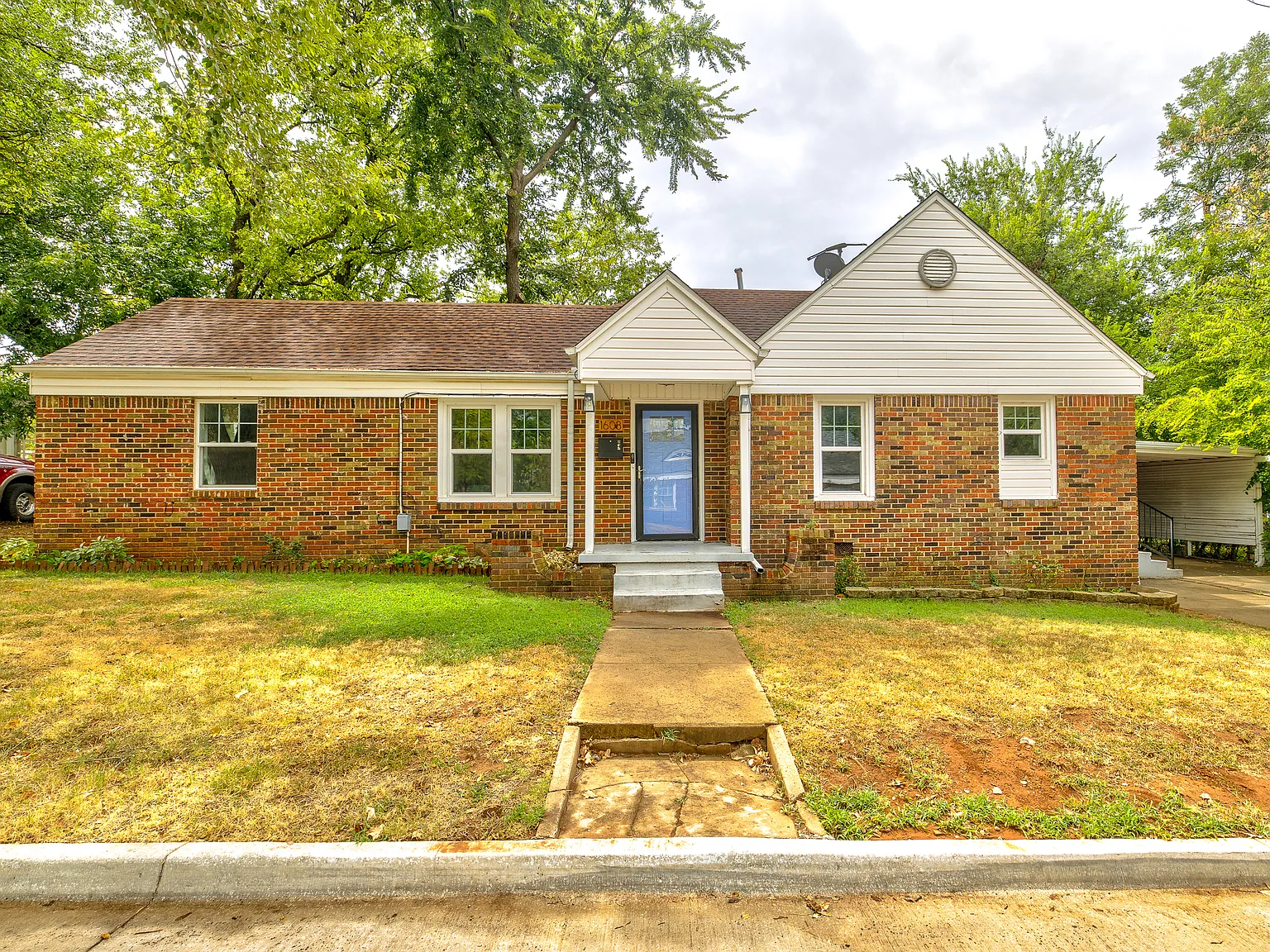 3 bed, 1352 sqft, $1,550 — Photo 1