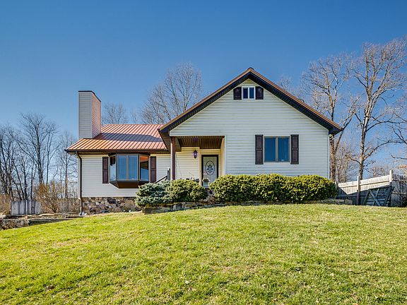 2nd image of 110 Harmony Acres Dr E #E