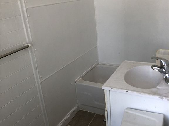 5th image of 908 Kennedy Blvd APT 4