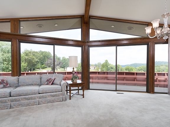 5th image of 190 Oakwood Dr