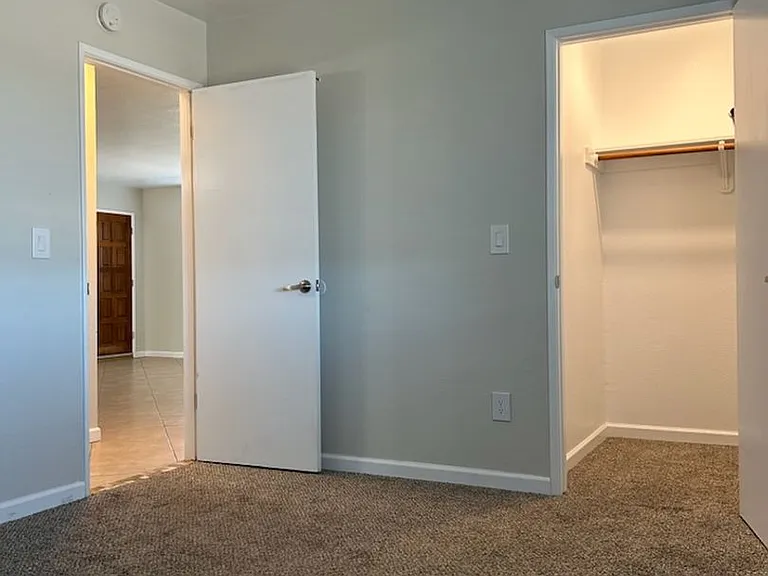 912 W Graaf Ave — Photo 11