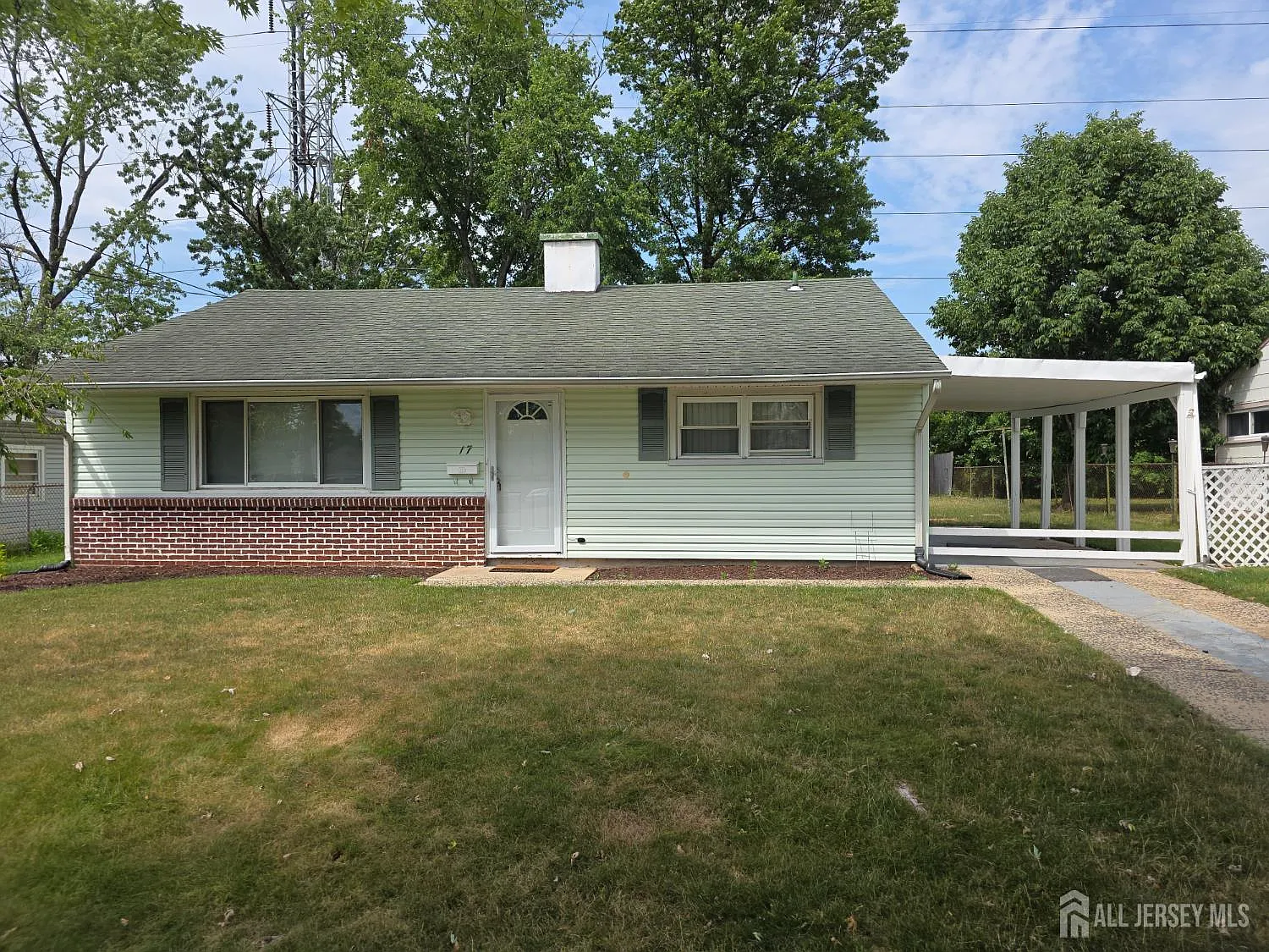 3 bed, 1.0 bath, 1008 sqft, $3,200 — Photo 1