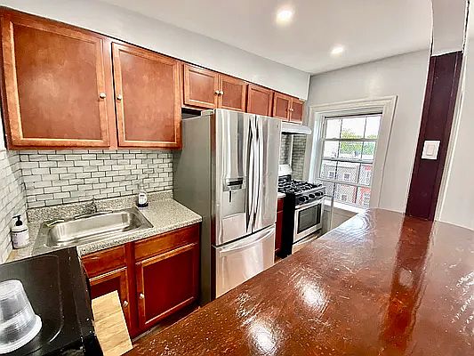 4th image of 405 Putnam Ave APT 3