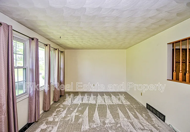 3300 Lake Center St NW — Photo 5