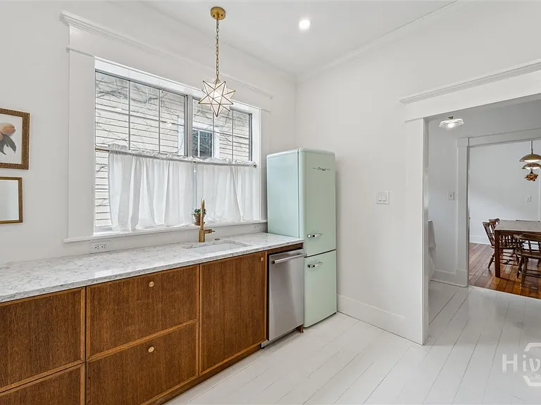 211 W 40th St #B — Photo 17