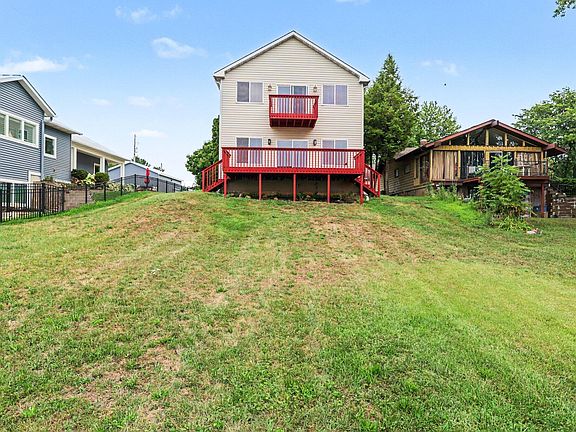 3rd image of 1 Woodrow Ct
