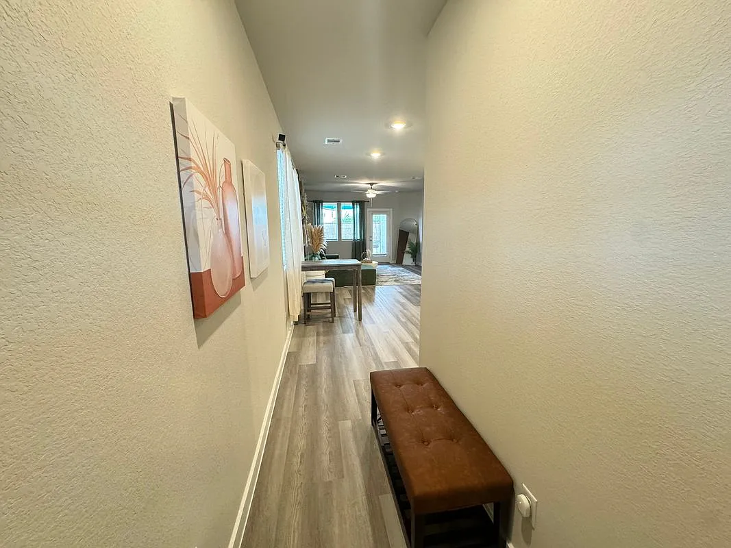 3 bed, 2.0 bath, 1616 sqft, $2,700 — Photo 4