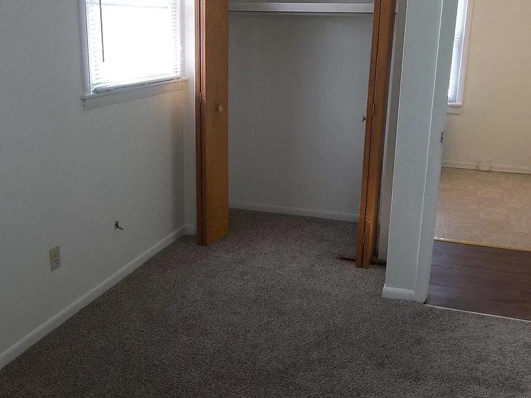4458 S Crawford Rd #UPPER LEVEL — Photo 8