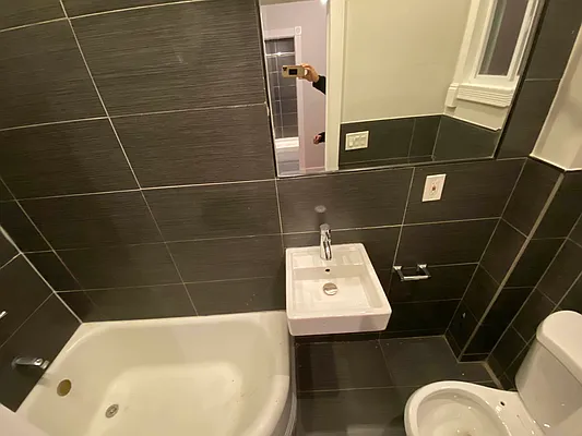 Rented by Premier Metro Realty Corp | media 5