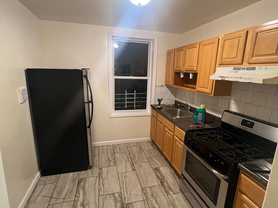 1st image of 90 Saint Andrews Pl APT 3A