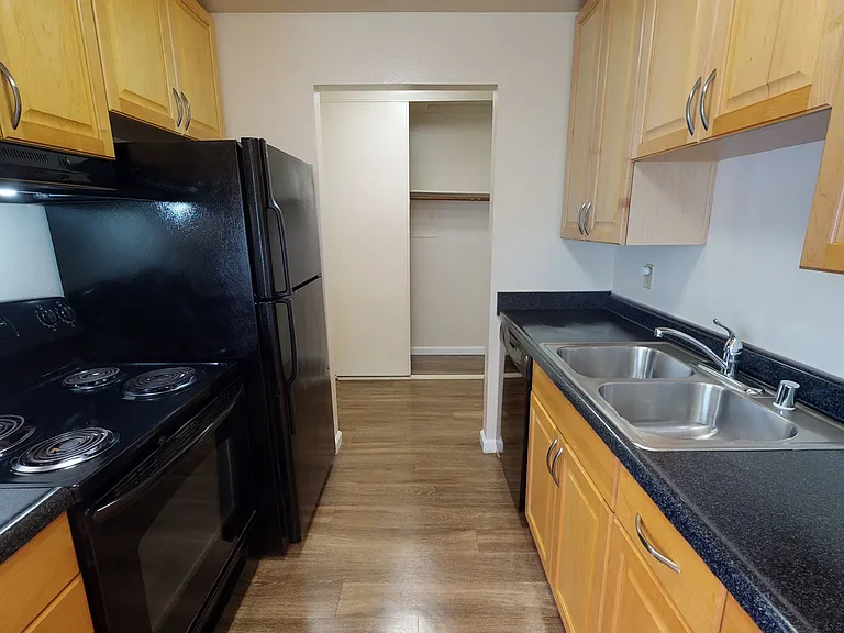 Pointe at Northridge — Photo 39
