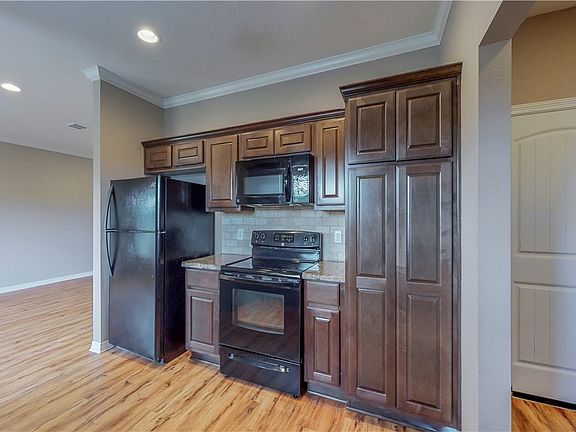 5th image of 2700 Horse Haven Ln