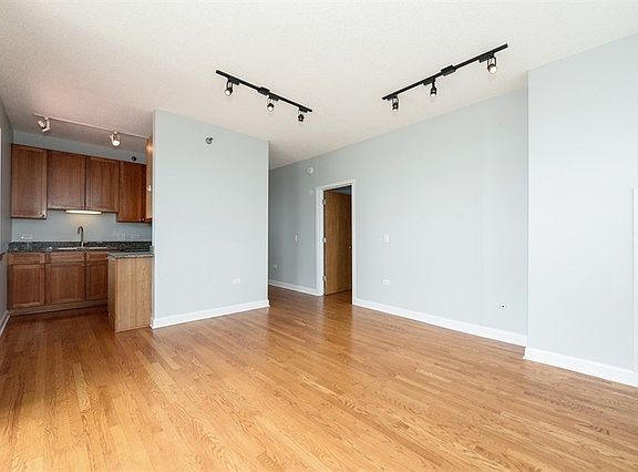 4th image of 1529 S State St APT 21-B