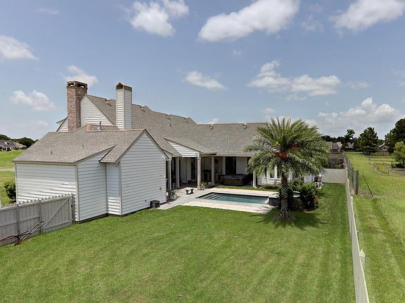 4th image of 110 Thames Dr