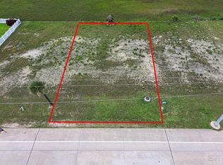 28 Tiki Dr, Tiki Island, TX 77554