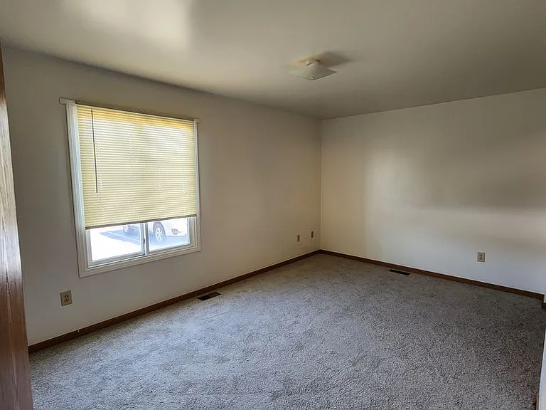 733-739-745 Longmeadow Ln — Photo 9