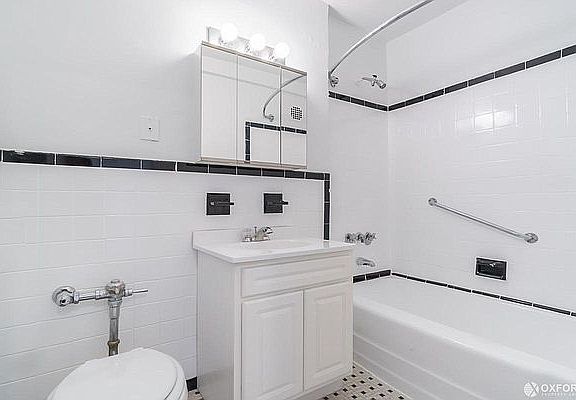 5th image of 165 Christopher St APT 5F