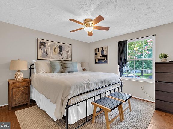 4th image of 8417 Great Lake Ln