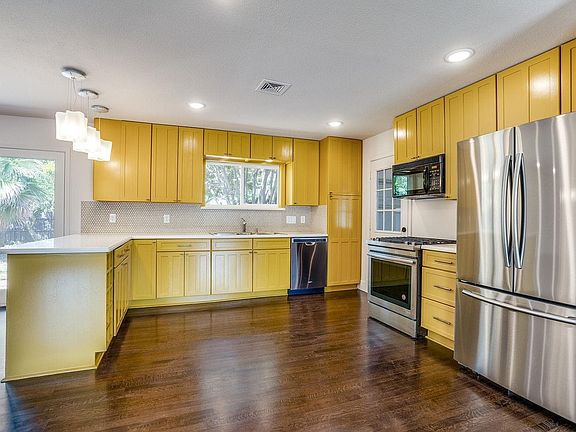 3rd image of 10343 Marsh Ln