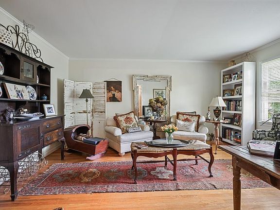 5th image of 462 Stewart Ave NW