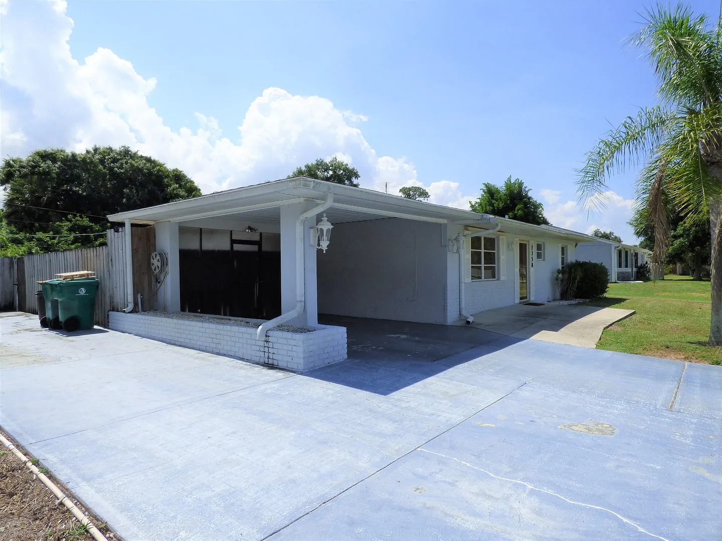 Port Charlotte 2-bedroom 1-bathroom home, convenient to shopping and schools — Photo 3