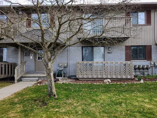 1138 Hillcrest Dr #1, Oxford, MI 48371