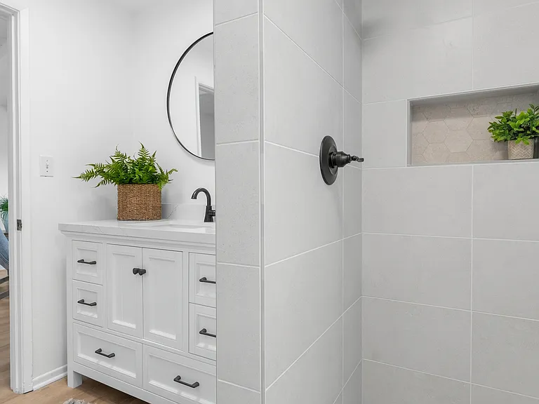 214 E Balboa Blvd — Photo 13