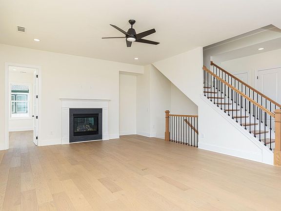 Spacious great room ideal for entertaining