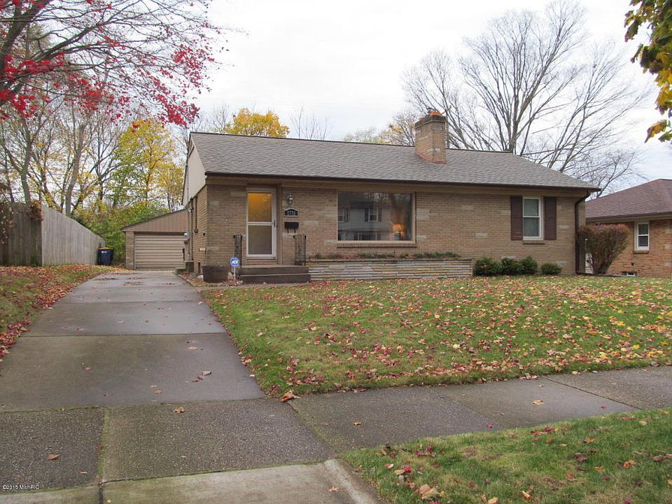 1st image of 1731 Cambridge Dr SE