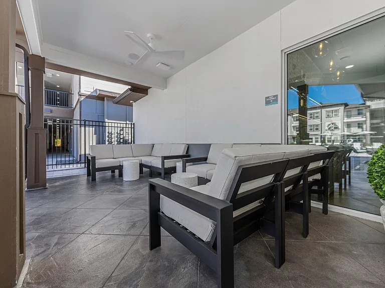 Everest Largo Apartments — Photo 10