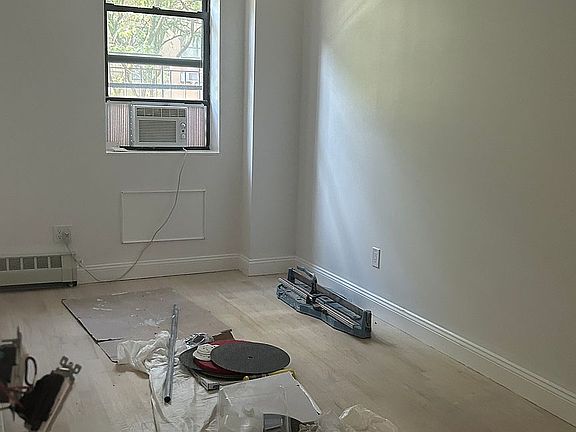 3rd image of 447 W 47th St APT 3