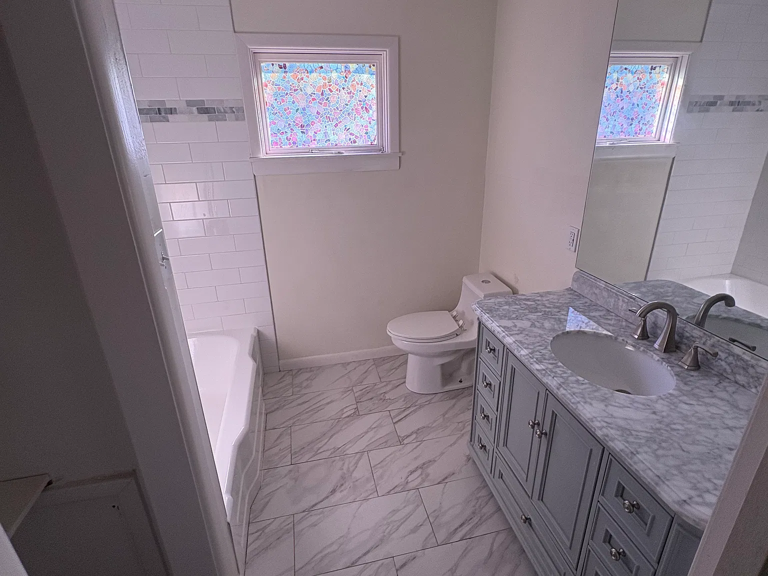 410 Keightley Dr — Photo 3