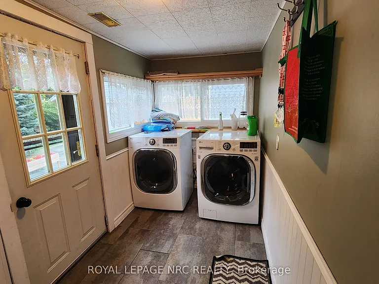 215 Devon Pl — Photo 11