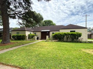 1010 Cedar Ln, Seabrook, TX 77586