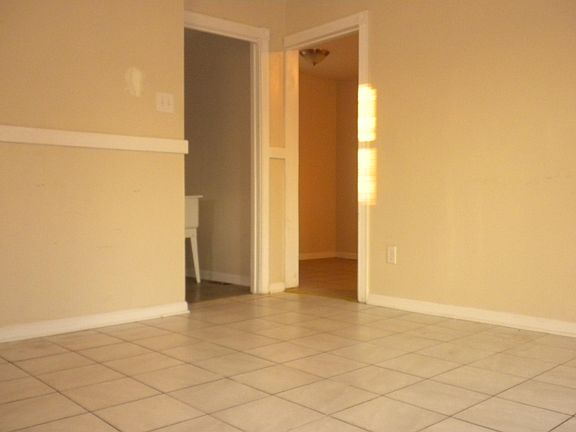 4th image of 14836 Richmond Ave