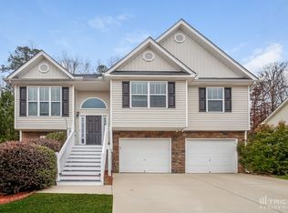 135 Fieldcrest Dr, Dallas, GA 30132