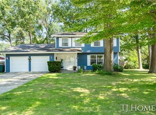 1032 Ivanhoe Dr, Muskegon, MI 49445