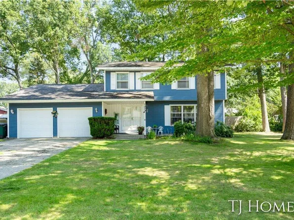 1032 Ivanhoe Dr, Muskegon, MI 49445