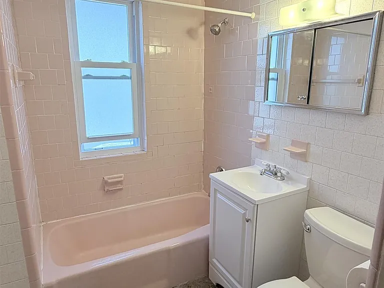 122 Willis Ave #2 — Photo 9