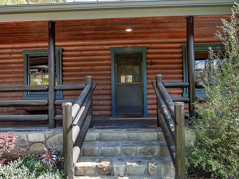 263 E Villanova Rd — Photo 37
