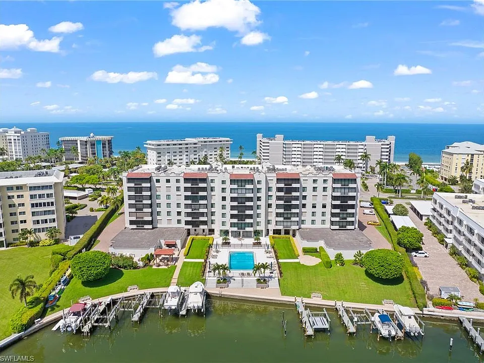 3430 Gulf Shore Blvd N #5I