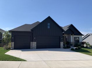 125 Nature's Trail, Fall River, WI 53932