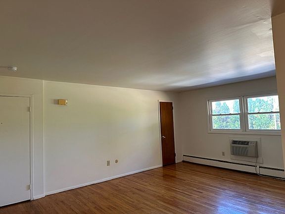 3rd image of 3004 Elm St APT 2B