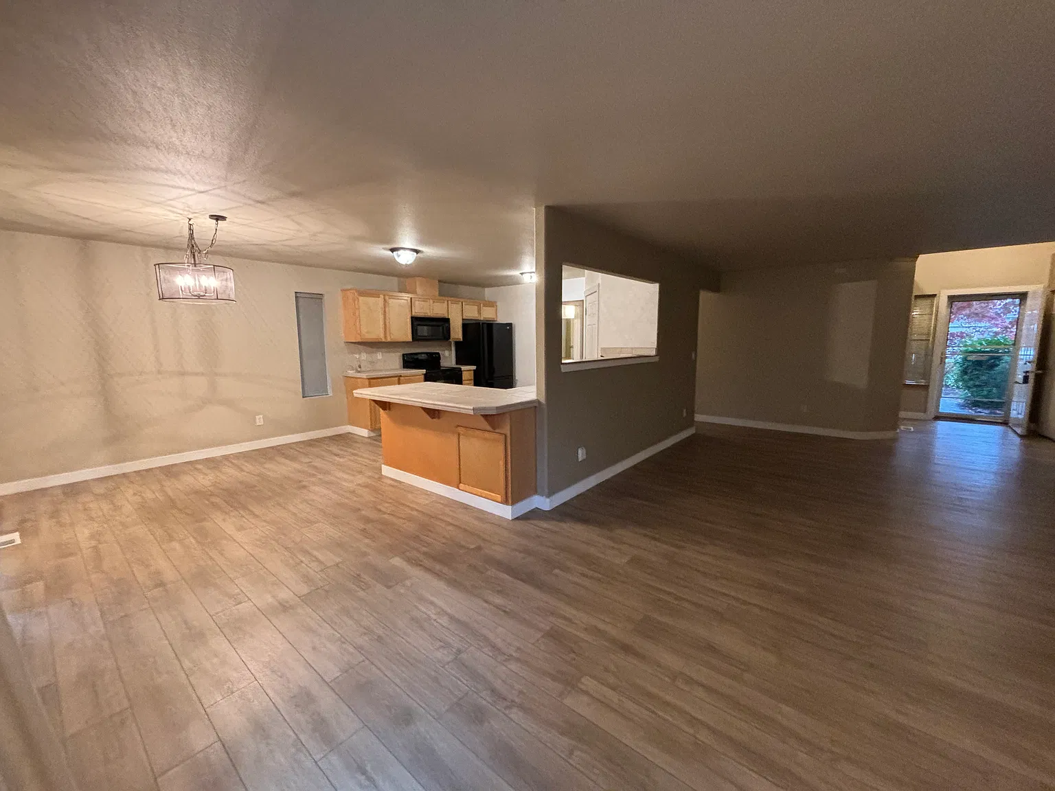 207 Williams Blvd NE — Photo 2