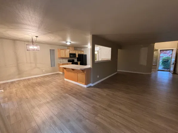 207 Williams Blvd NE, Orting, WA 98360