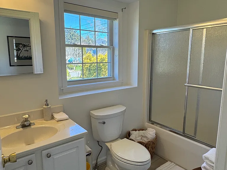 18 Landing Ln — Photo 11