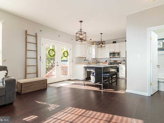 4th image of 107 Newport Cir