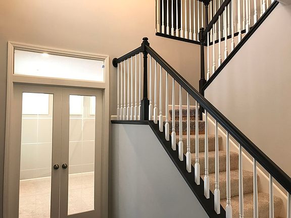 3rd image of 4373 Parkview Cir