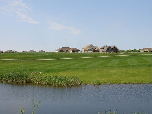 Beautiful pond and gold course view!
